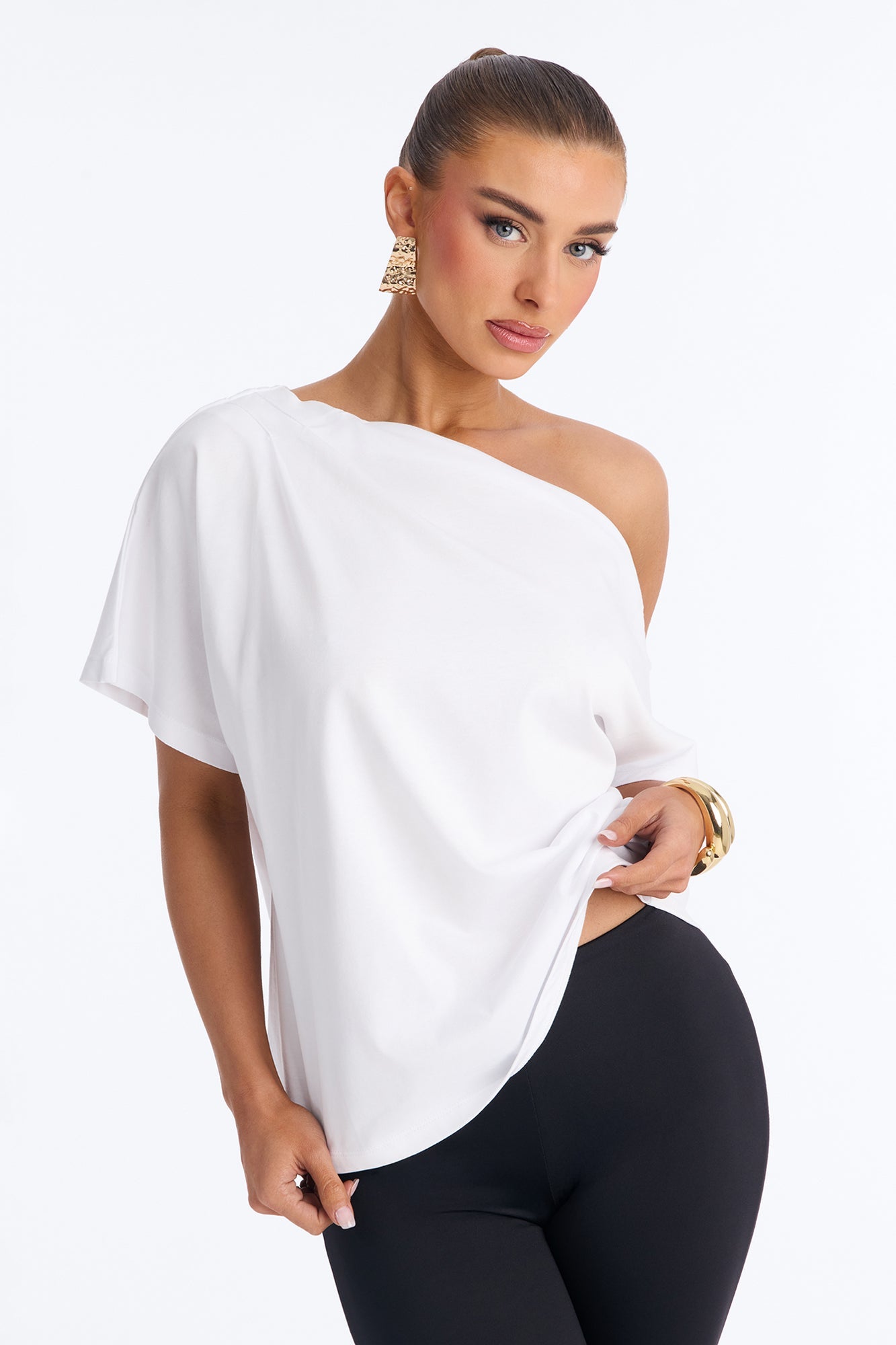 https://cdn.shopify.com/s/files/1/0293/9277/files/01-21-26_S9PM_18_B125KT1307_White_KK_IM_18-25-19_0378_PXF_VV.jpg?v=1769480917