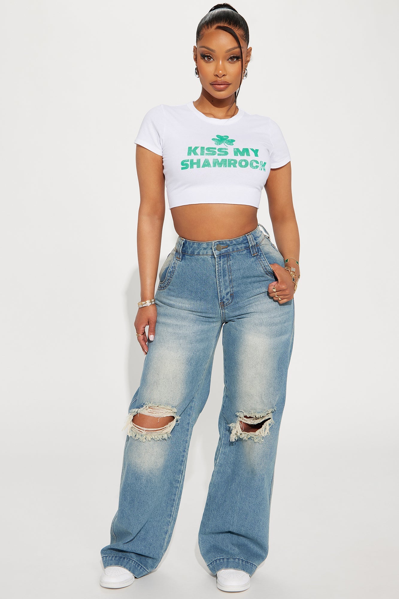 https://cdn.shopify.com/s/files/1/0293/9277/files/01-30-24_S2_23_FN059HWDYJRIPPED_MediumWash_P_KJ_RL_14-32-52_30055_PXF.jpg?v=1706805044
