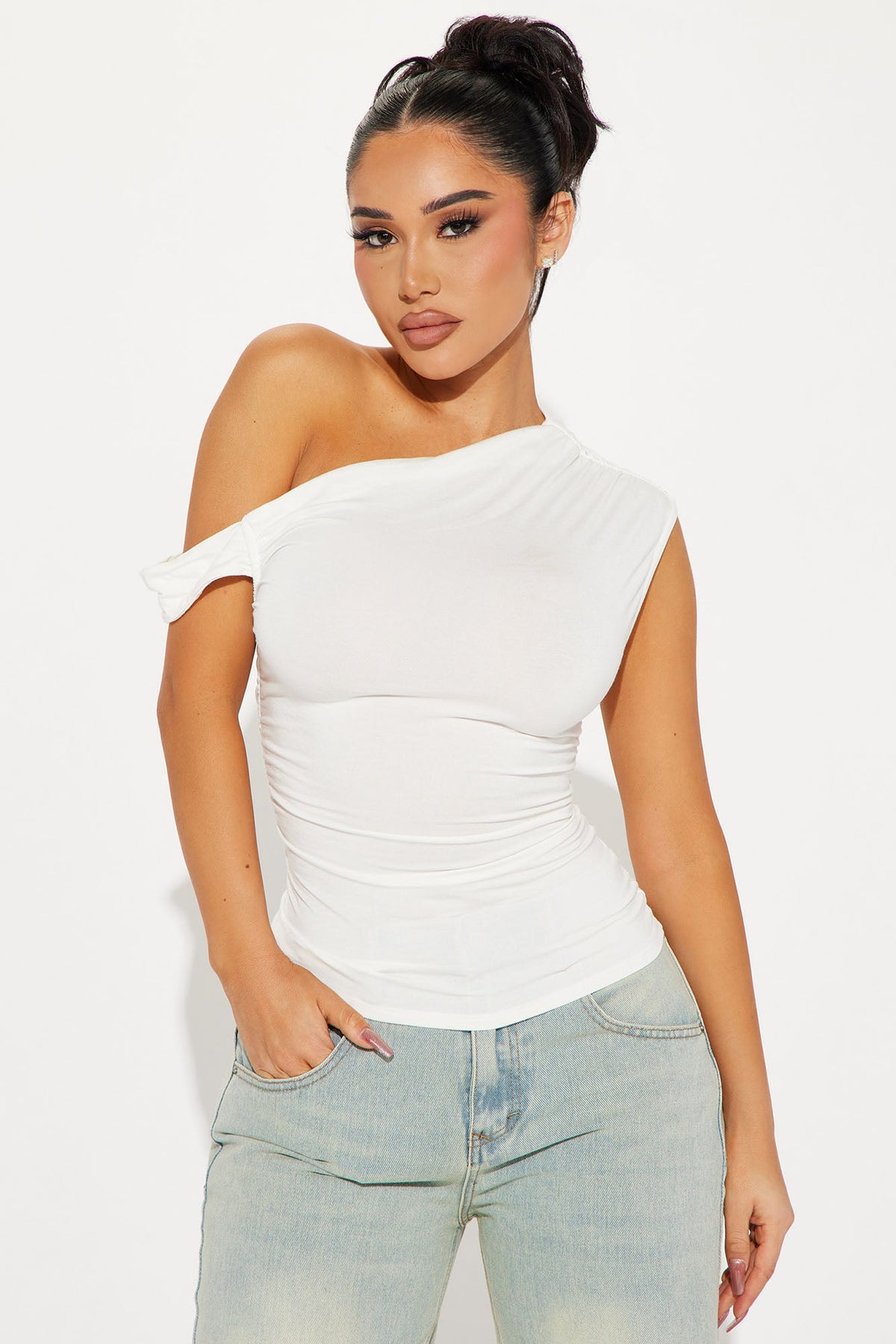 https://cdn.shopify.com/s/files/1/0293/9277/files/02-14-24_S3_25_T4700FN_White_HY_RL_12-14-22_0931_PXF.jpg?v=1708446900