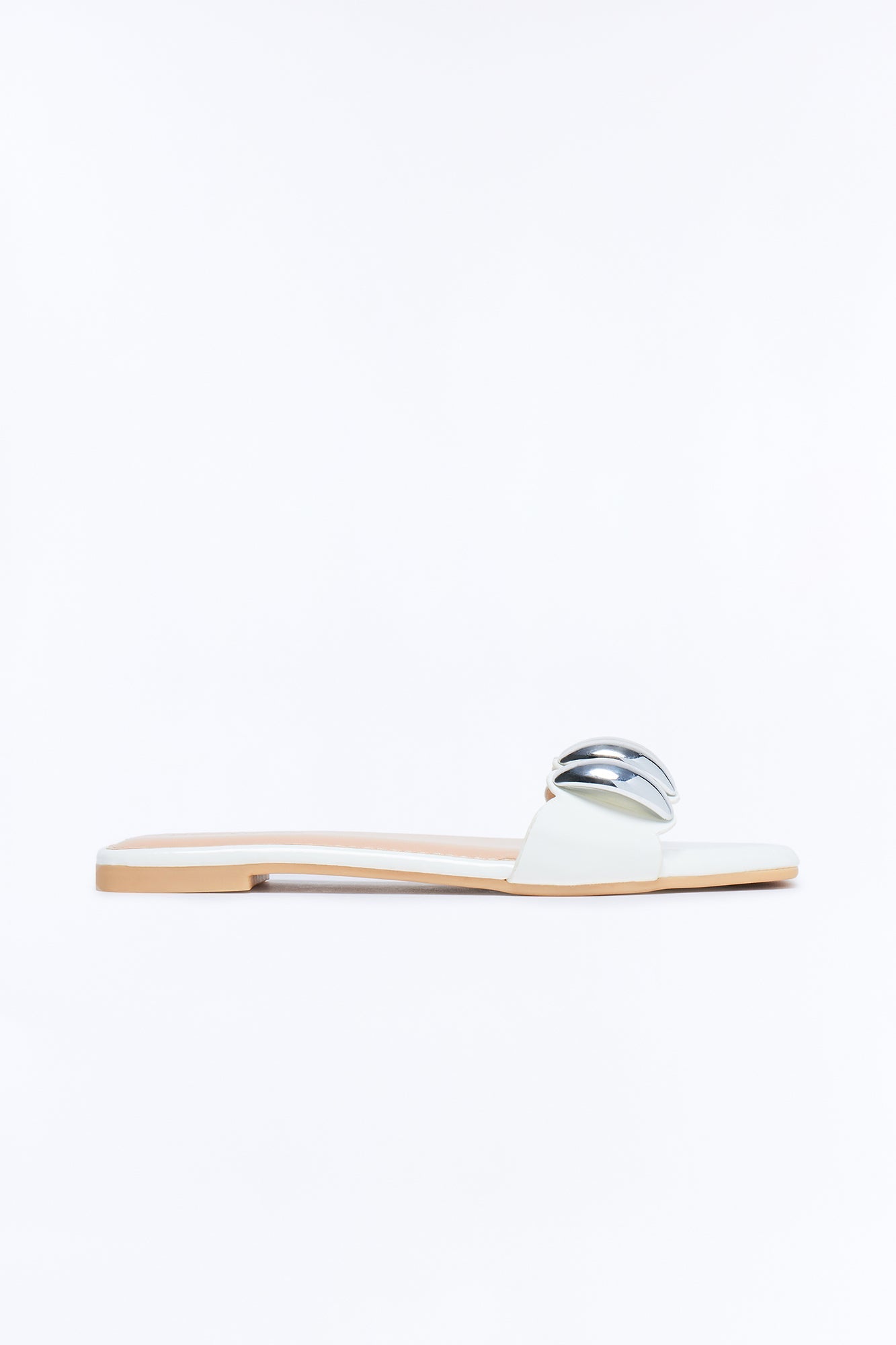 https://cdn.shopify.com/s/files/1/0293/9277/files/03-06-26_SL_11_KIKI_White_ZSR_AB_08-28-55_FLATLAY_18090_PXF.jpg?v=1772959323