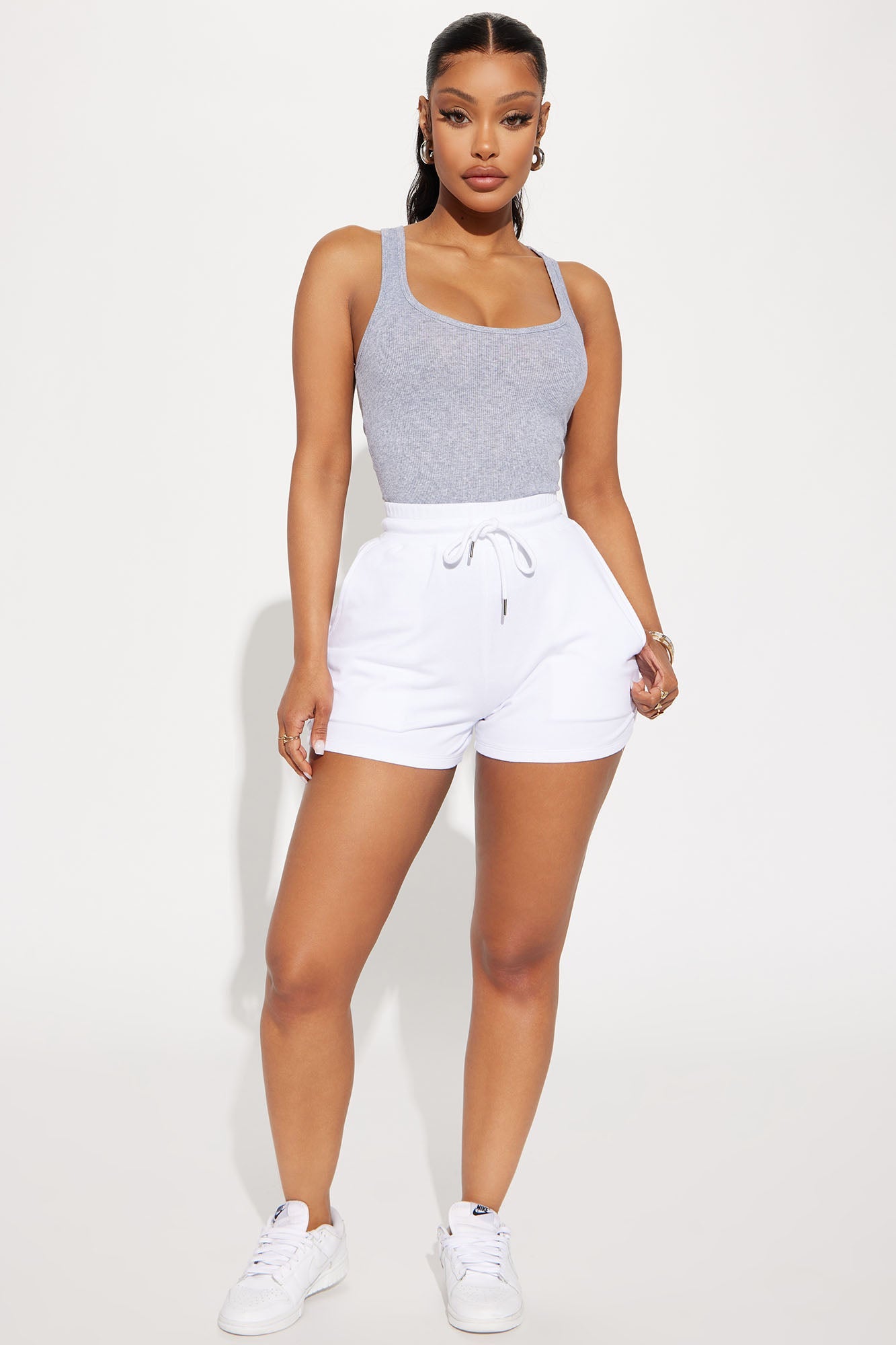 https://cdn.shopify.com/s/files/1/0293/9277/products/03-07-23Studio2_RM_RL_14-21-31_31_74266_White_P_4001_MR.jpg?v=1709584453