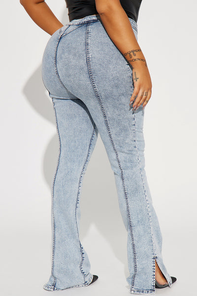 https://cdn.shopify.com/s/files/1/0293/9277/products/03-16-23Studio4_RM_JH_11-52-58_30_FN24341_AcidWashDenim_0431_PLUS_PXF.jpg?v=1750872712&with=400&height=600