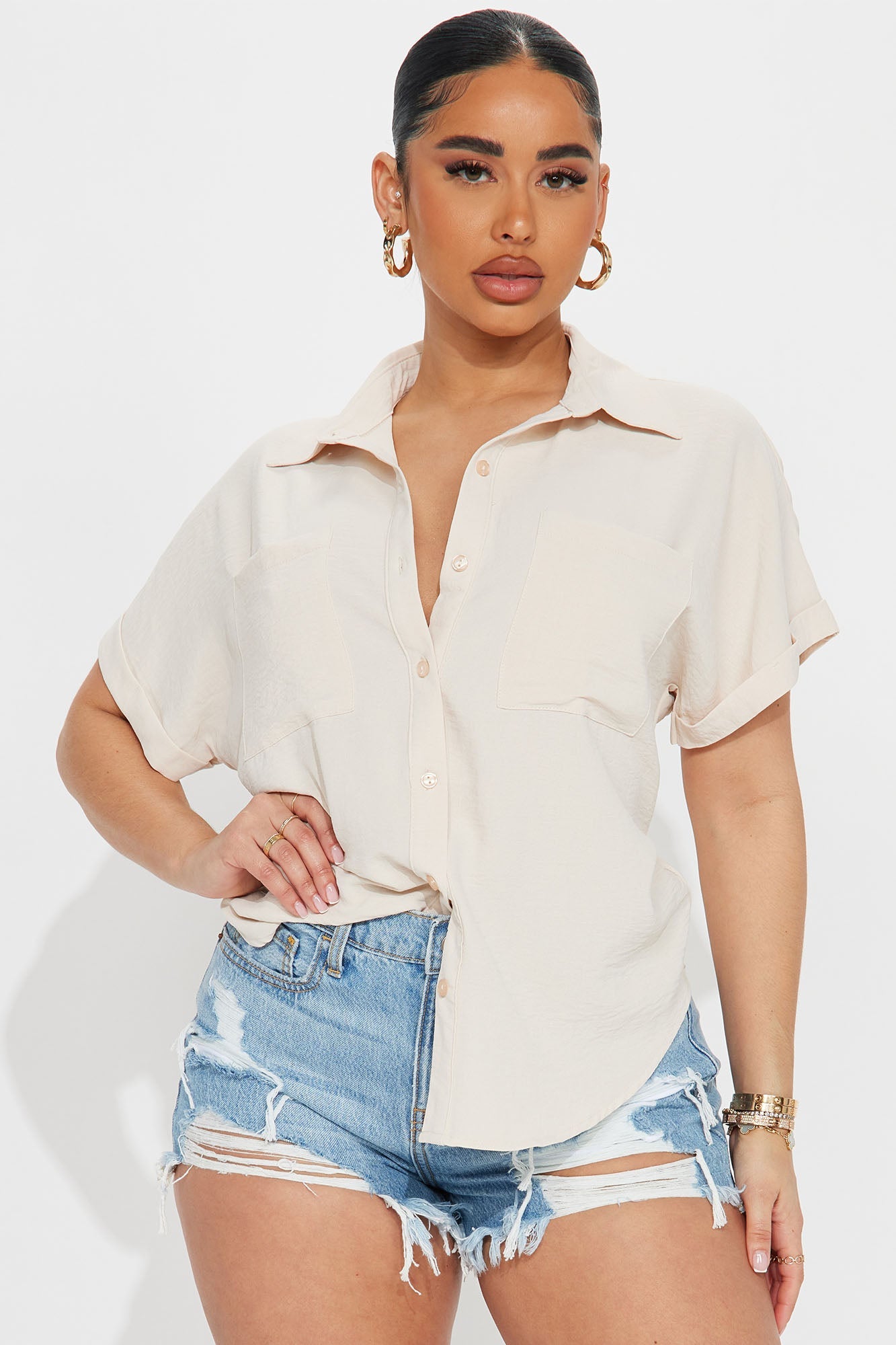 https://cdn.shopify.com/s/files/1/0293/9277/products/03-21-23Studio1_KF_CG_14-22-49_46_TT2082_Sand_19033_DQ.jpg?v=1679940410