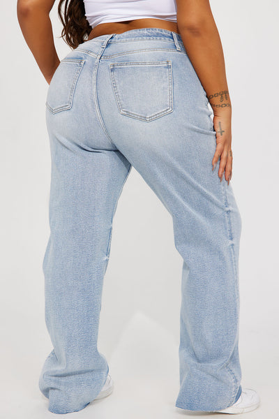 https://cdn.shopify.com/s/files/1/0293/9277/products/03-22-23Studio8_TA_MR_14-42-23_40_SPP12187L_LightWash_14512_SG.jpg?v=1679955489&with=400&height=600
