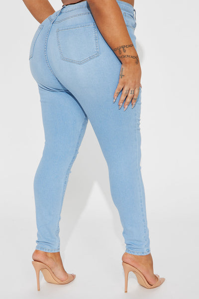 https://cdn.shopify.com/s/files/1/0293/9277/products/04-01-23Studio4CXB_AC_13-16-13_52_YJDM15HROPTION1_LightWash_P_9771_PLUS_DQ.jpg?v=1680728647&with=400&height=600