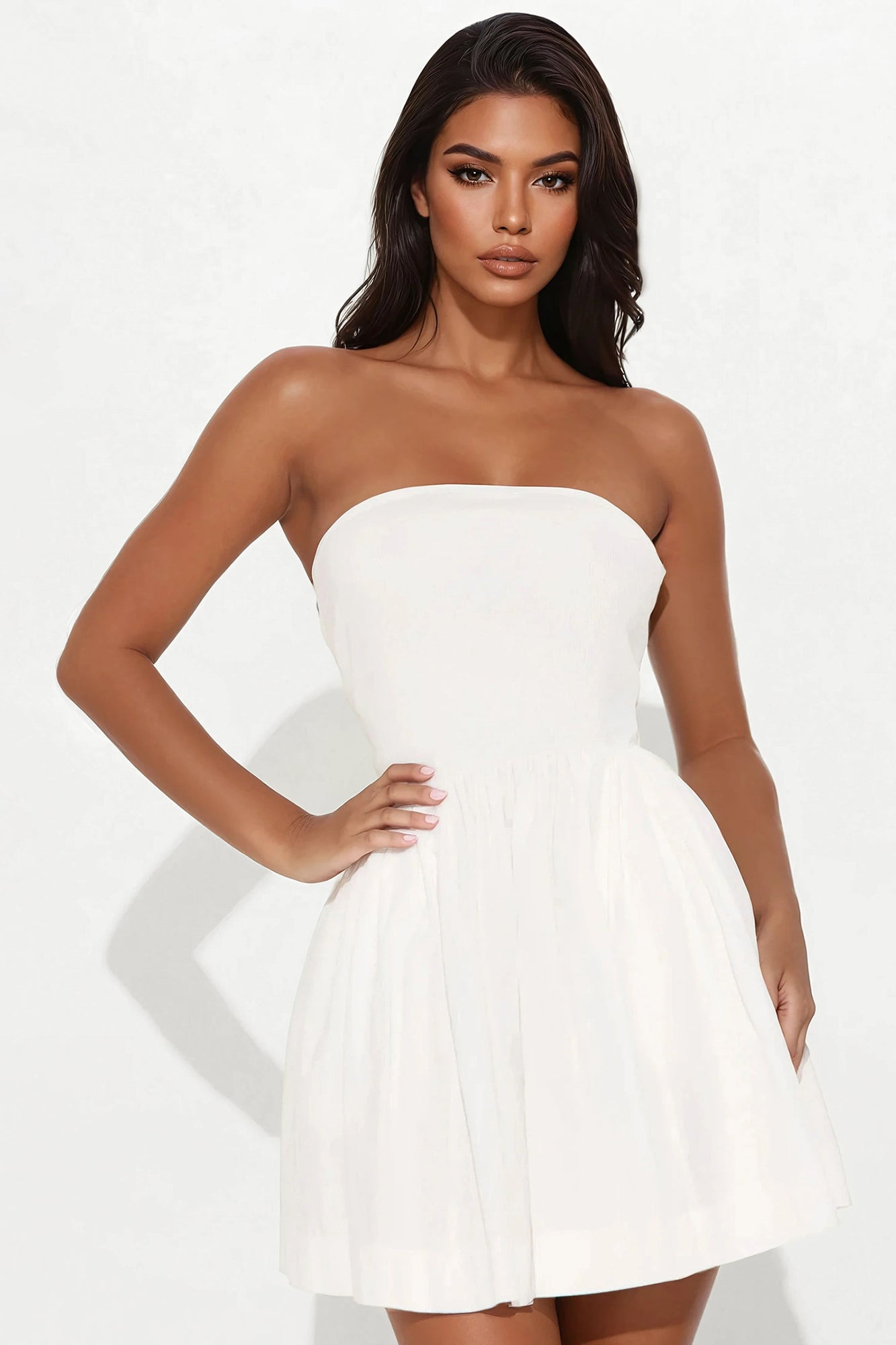https://cdn.shopify.com/s/files/1/0293/9277/files/04-02-25_S8_6_DZ25C351_White_TK_MC_10-06-44_70673_ES-Amira_PXF_WG.jpg?v=1744309888