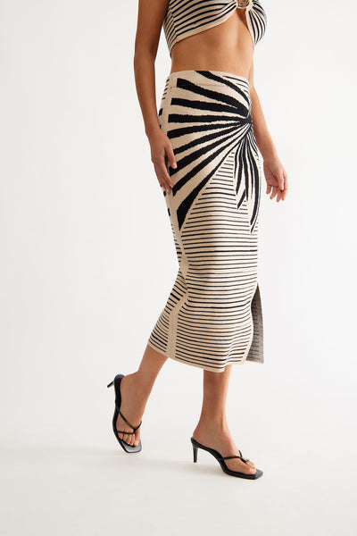 https://cdn.shopify.com/s/files/1/0293/9277/files/04-18-25_S5_13_HIGHTIDES_Black_KJ_PC_10-00-05_13169_PXF_SG_f0cd12b6-147b-421b-b231-267a4703d197.jpg?v=1750810397&with=400&height=600