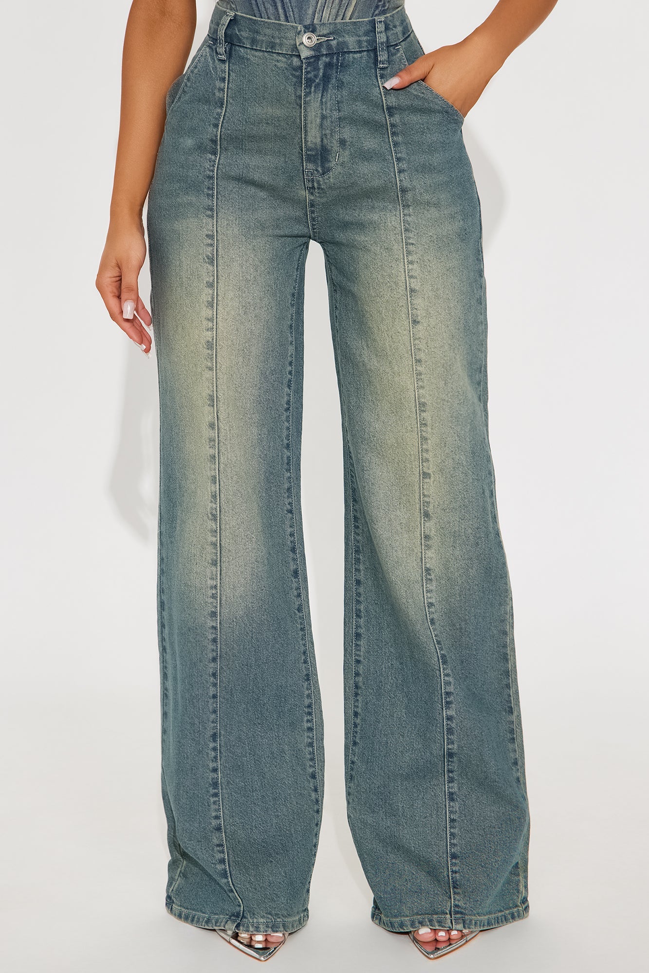 https://cdn.shopify.com/s/files/1/0293/9277/files/05-05-25_S3_13_FN25717JL34_VintageWash_LH_JC_11-07-35_19076_PXF.jpg?v=1748882231
