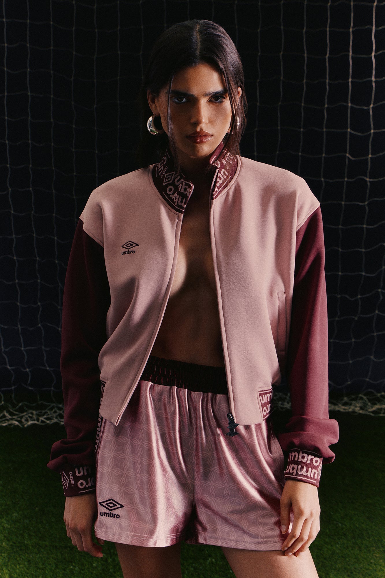 https://cdn.shopify.com/s/files/1/0293/9277/files/05-11-26_UMBRO_-Collection_LOOK_29_18-05-52_RA_CW_21832_ES.jpg?v=1780418630
