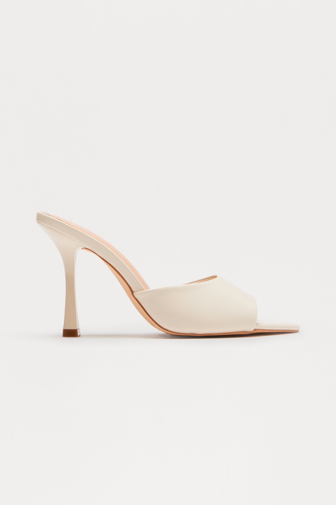https://cdn.shopify.com/s/files/1/0293/9277/files/06-05-25_S15_25_TRACE06_Ivory_CZ_10-17-53_FLATLAY_6099_PXF.jpg?v=1750809853
