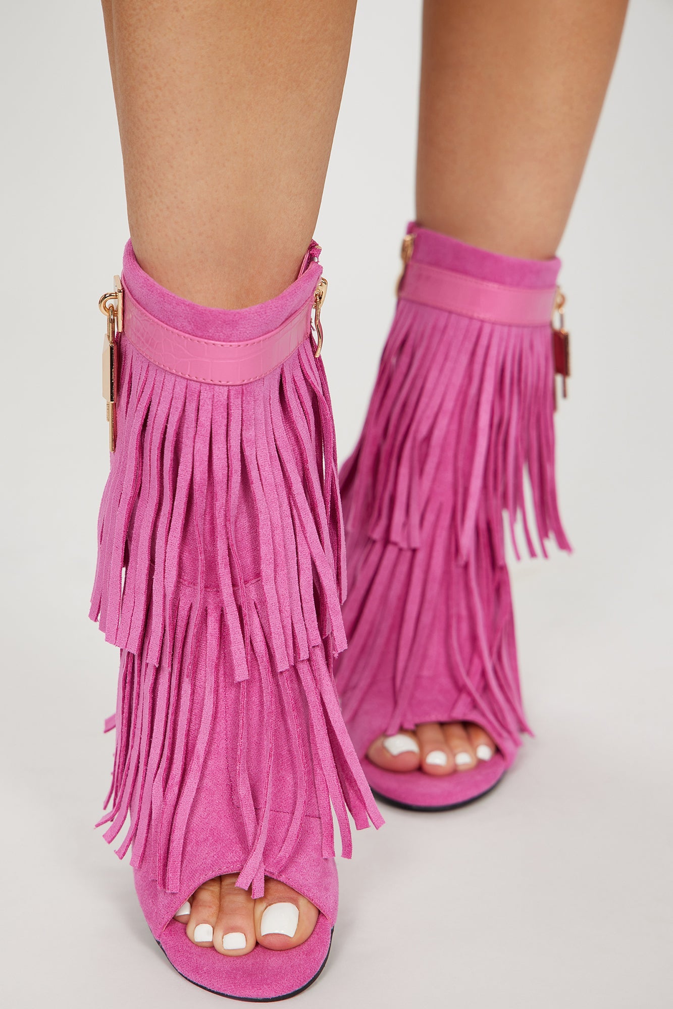 https://cdn.shopify.com/s/files/1/0293/9277/files/06-20-23Studio8_CB_RS_11-40-26_41_CERRITOS_Pink_6937_PXF.jpg?v=1687907538