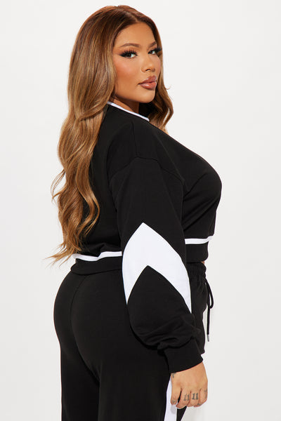 https://cdn.shopify.com/s/files/1/0293/9277/files/07-11-24_S4_17_ZPK12392TOP_BlackWhite_P_TK_AC_10-32-33_PLUS_32630_PXF.jpg?v=1721062241&with=400&height=600