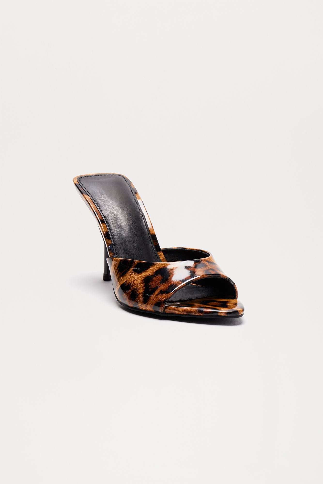 https://cdn.shopify.com/s/files/1/0293/9277/files/07-24-24_S10_11_CYNTHIA4_Leopard_CXB_09-47-26_13374_ES.jpg?v=1750442766