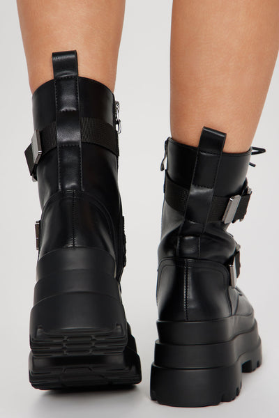 https://cdn.shopify.com/s/files/1/0293/9277/files/07-26-23Studio8_CB_LW_11-09-58_22_HDFN056_Black_9864_SG.jpg?v=1690913965&with=400&height=600