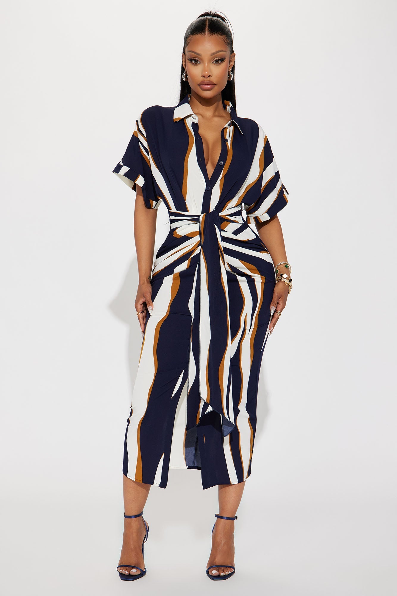 https://cdn.shopify.com/s/files/1/0293/9277/files/08-16-23Studio2_TK_RL_15-49-45_43_DM3409_Navycombo_50534_BH_KP.jpg?v=1757104086