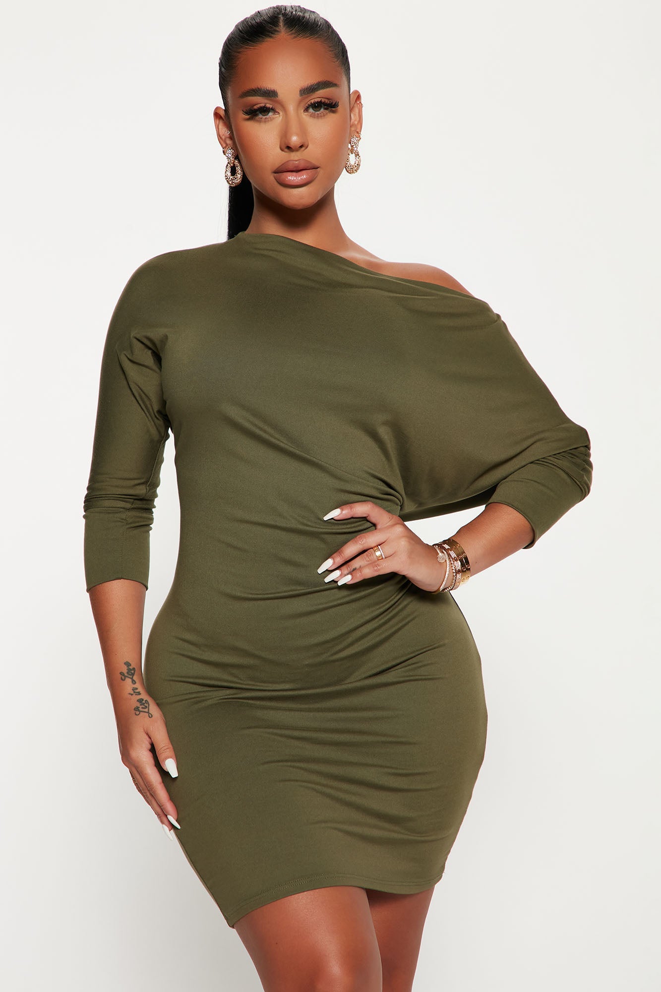 https://cdn.shopify.com/s/files/1/0293/9277/products/08-30-22Studio4_DD_DJ_10-11-03_4_CJD1132Q_Olive_8323_ES.jpg?v=1661901571