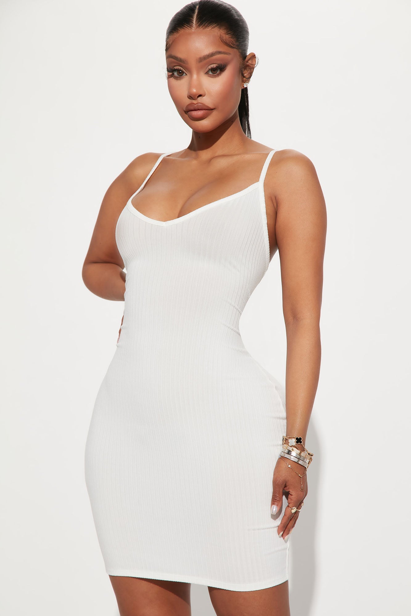 https://cdn.shopify.com/s/files/1/0293/9277/products/09-22-22Studio2_ME_AC_15-49-50_20_RD44721A_White_1039_JB.jpg?v=1677881518