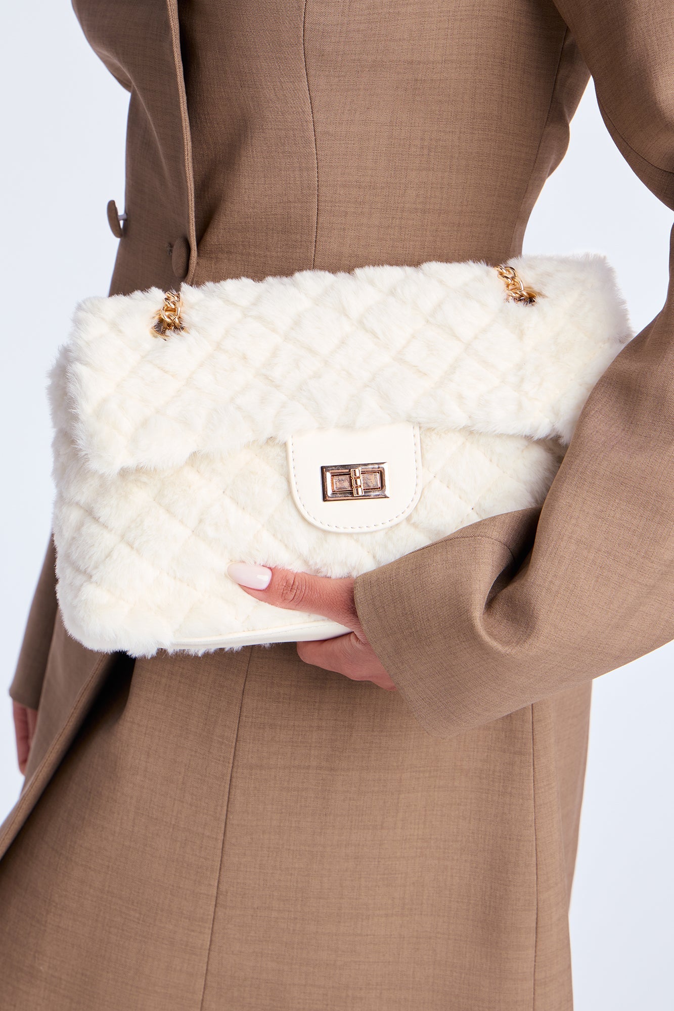 https://cdn.shopify.com/s/files/1/0293/9277/files/09-29-25_S8_54_LM10038_Ivory_KJ_IM_13-32-35_63882_PXF.jpg?v=1759273326