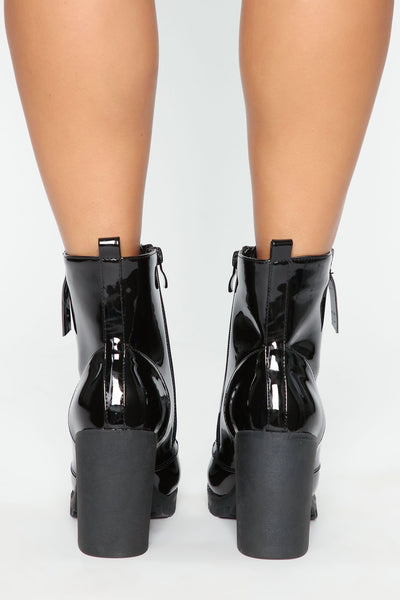 https://cdn.shopify.com/s/files/1/0293/9277/products/10-11-19_Studio_4_JP_JM_13-09-45_39_MICHI1_Black_R_5145_RA.jpg?v=1572374580&with=400&height=600