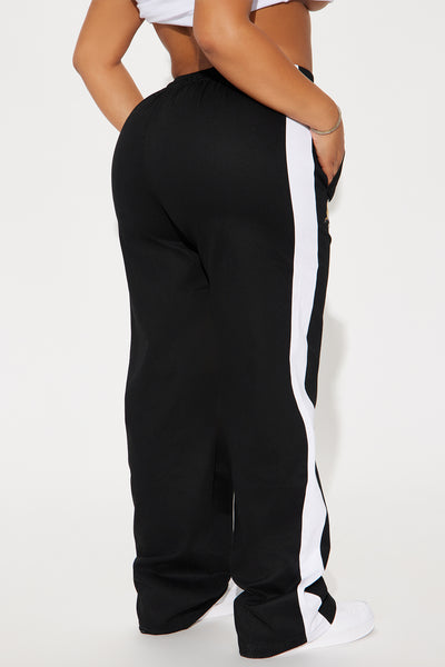 https://cdn.shopify.com/s/files/1/0293/9277/files/11-01-24_S4_52_7VND3A0838NV_BlackWhite_AZ_AC_14-06-03_PLUS_55666_PXF.jpg?v=1730841243&with=400&height=600