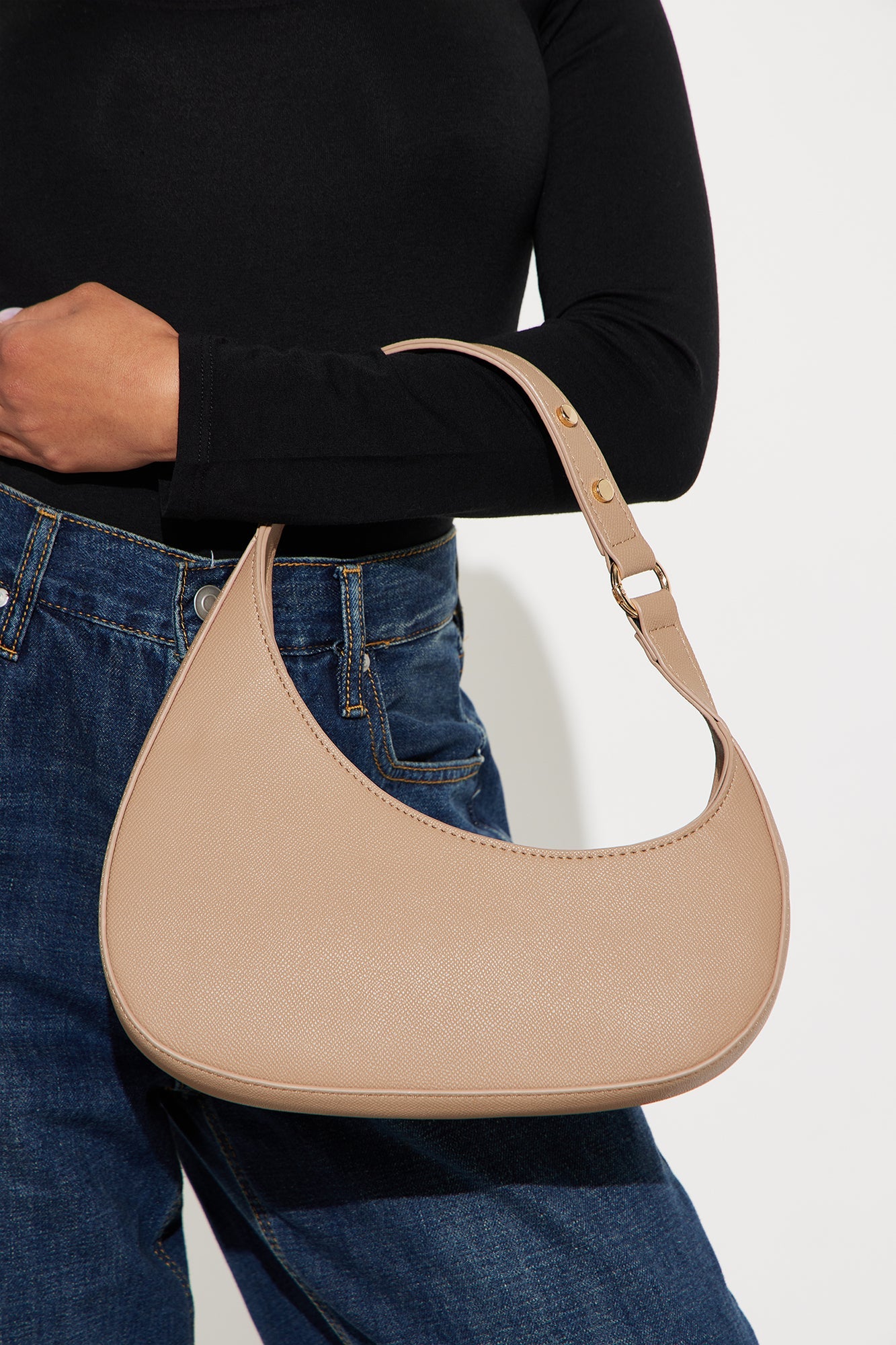 https://cdn.shopify.com/s/files/1/0293/9277/files/11-14-24_S3_78_LM8880_Nude_CZ_JS_14-44-19_90026_PXF.jpg?v=1731700434