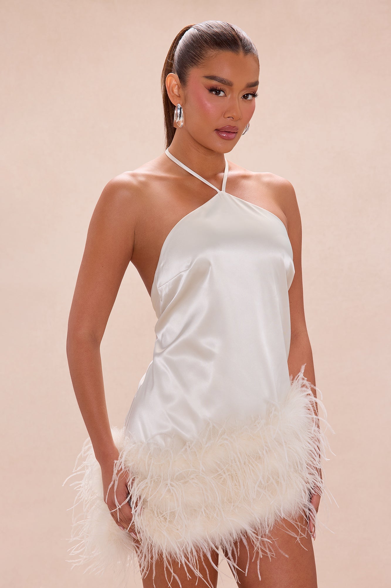 https://cdn.shopify.com/s/files/1/0293/9277/files/11-14-25_S5_5_B12507KT1101_Champagne_AE_AC_12-47-52_16087_PXF.jpg?v=1763416964