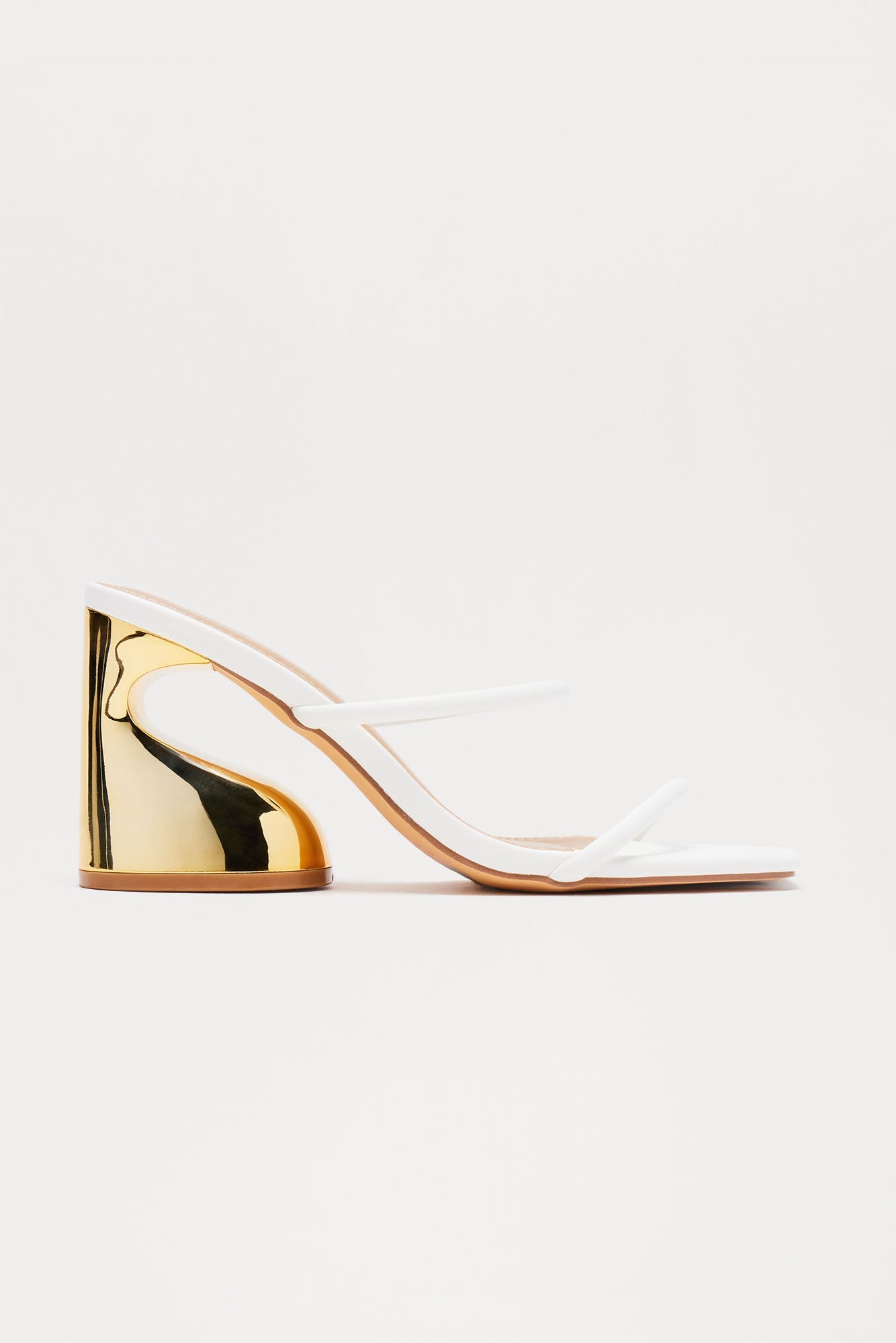 https://cdn.shopify.com/s/files/1/0293/9277/files/11-29-24_S10_30_DUNE_White_CXB_11-02-55_15383_WG_ES.jpg?v=1737048905
