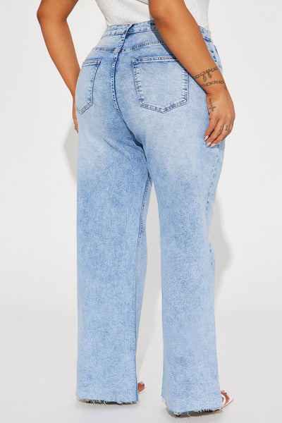 https://cdn.shopify.com/s/files/1/0293/9277/files/12-08-23_S4_69_N5102HW_LightWash_RA_AC_15-29-17_PLUS_31705_PXF.jpg?v=1702575170&with=400&height=600