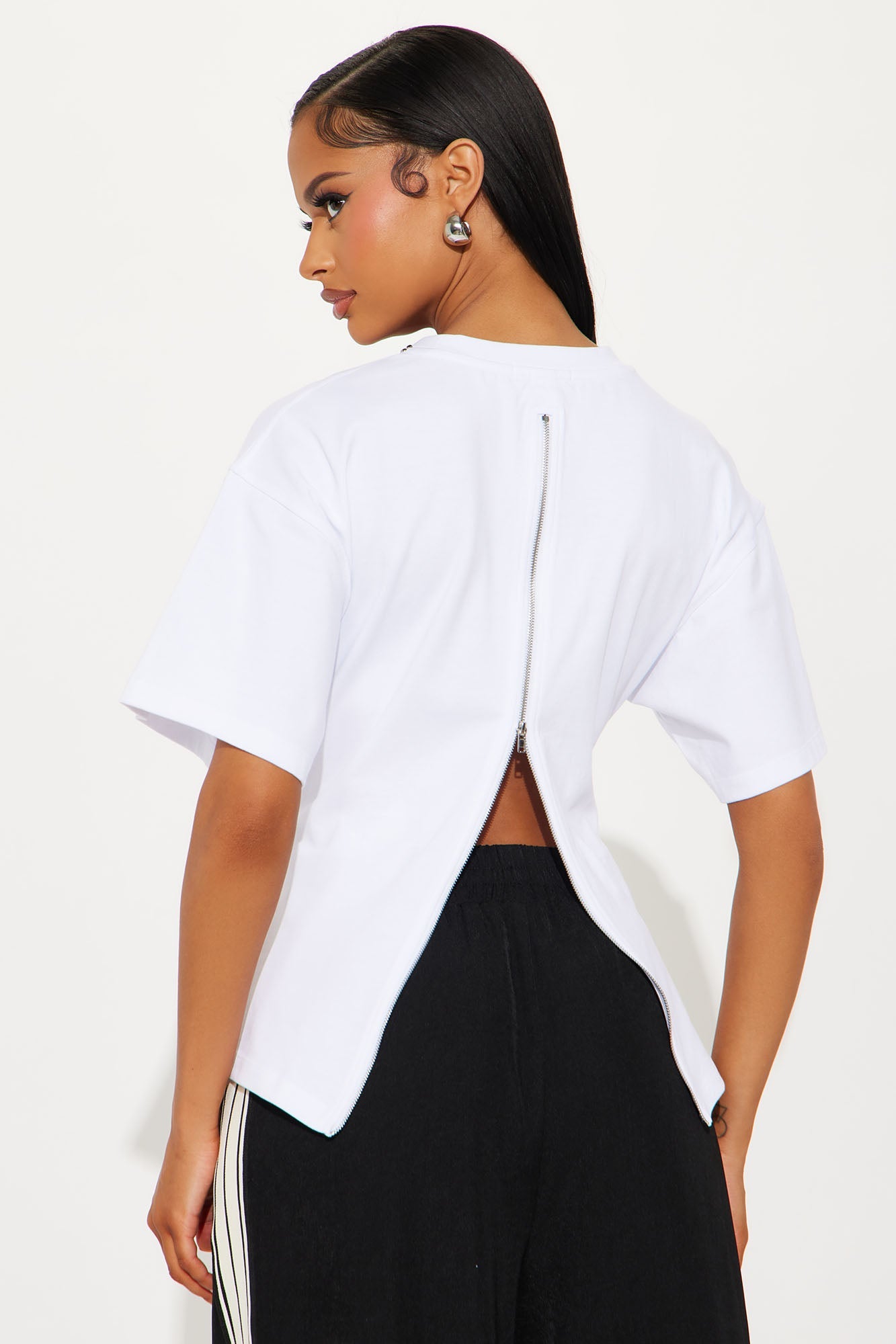 https://cdn.shopify.com/s/files/1/0293/9277/files/12-18-24_S3_30_KMUT4100401_White_KJ_IM_14-10-57_3430_BH.jpg?v=1734730488