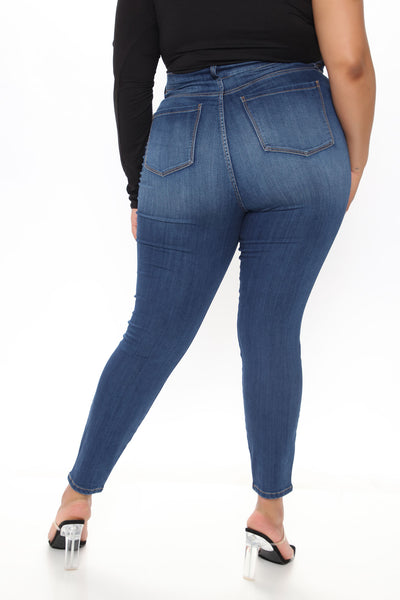 https://cdn.shopify.com/s/files/1/0293/9277/products/12-22-20Studio3_SN_JH_13-36-47_35_B1573_Black_PLUS_0624_KL.jpg?v=1608686347&with=400&height=600