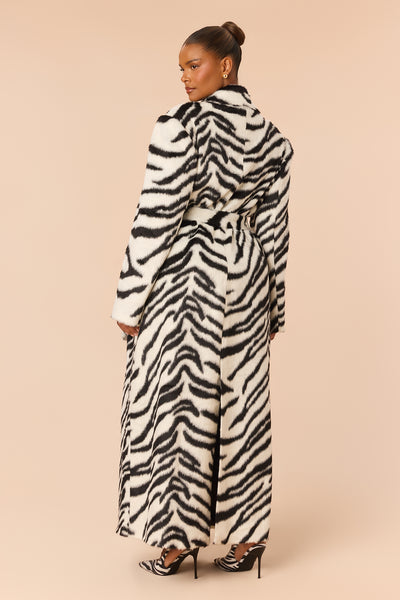 https://cdn.shopify.com/s/files/1/0293/9277/files/26GWR3107_Black_White_PLUS_V4.jpg?v=1790707479&with=400&height=600