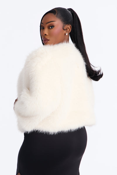 https://cdn.shopify.com/s/files/1/0293/9277/files/B225CW4111_Cream_PLUS_V4.jpg?v=1789505743&with=400&height=600