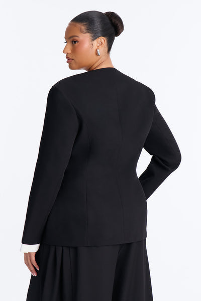 https://cdn.shopify.com/s/files/1/0293/9277/files/B226BZ0716_Black_White_PLUS_V4.jpg?v=1788288869&with=400&height=600