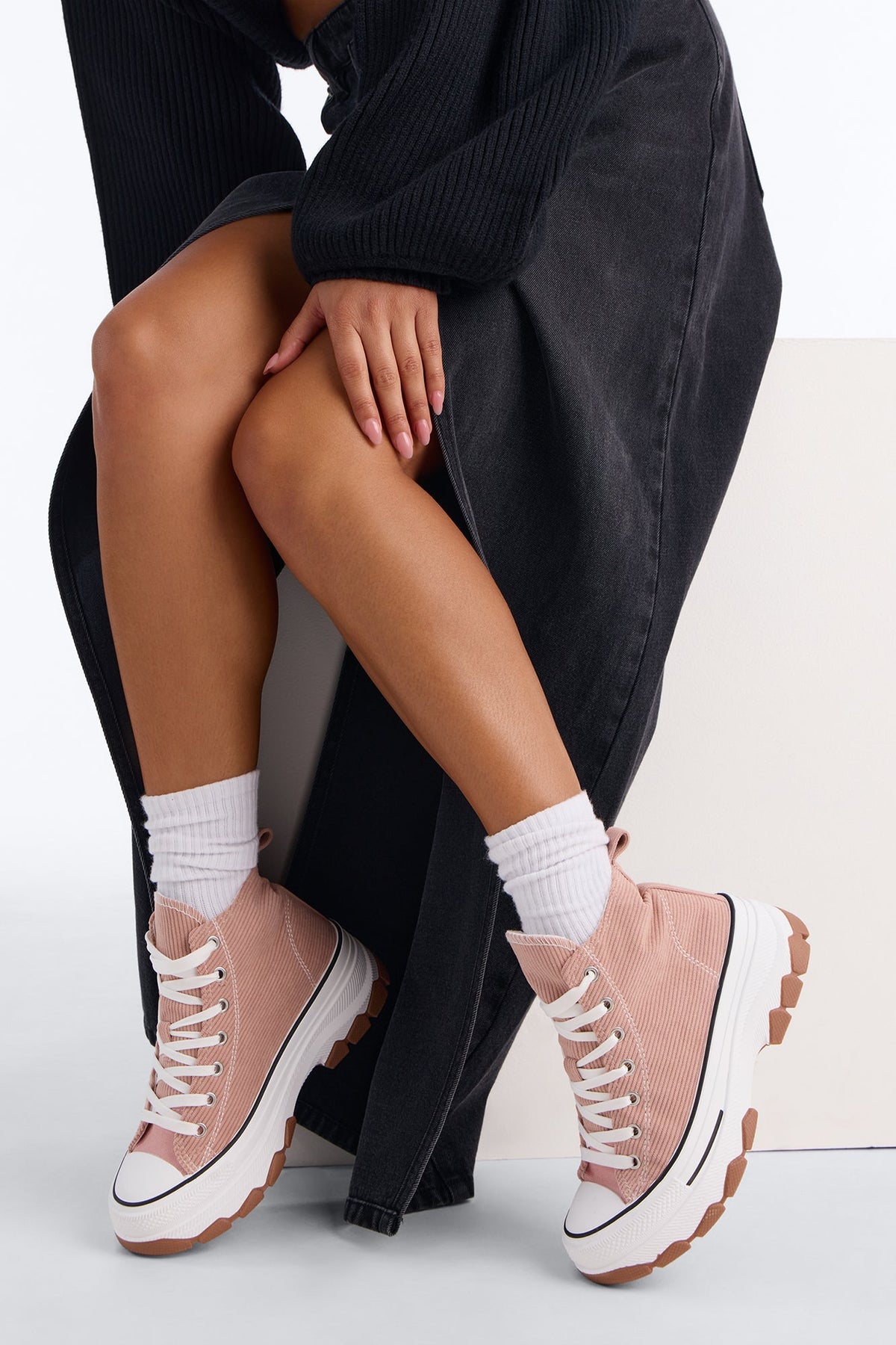 https://cdn.shopify.com/s/files/1/0293/9277/files/MURPHY8_Blush_JR_V1.jpg?v=1789402633