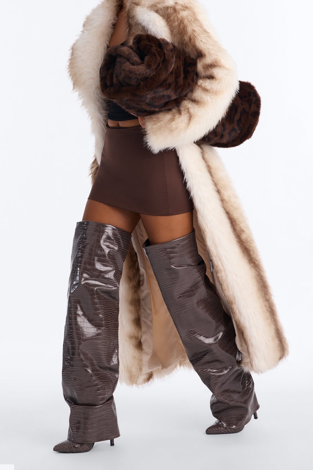 https://cdn.shopify.com/s/files/1/0293/9277/files/SHAYA64CROC_Grey_JR_V1.jpg?v=1789413364