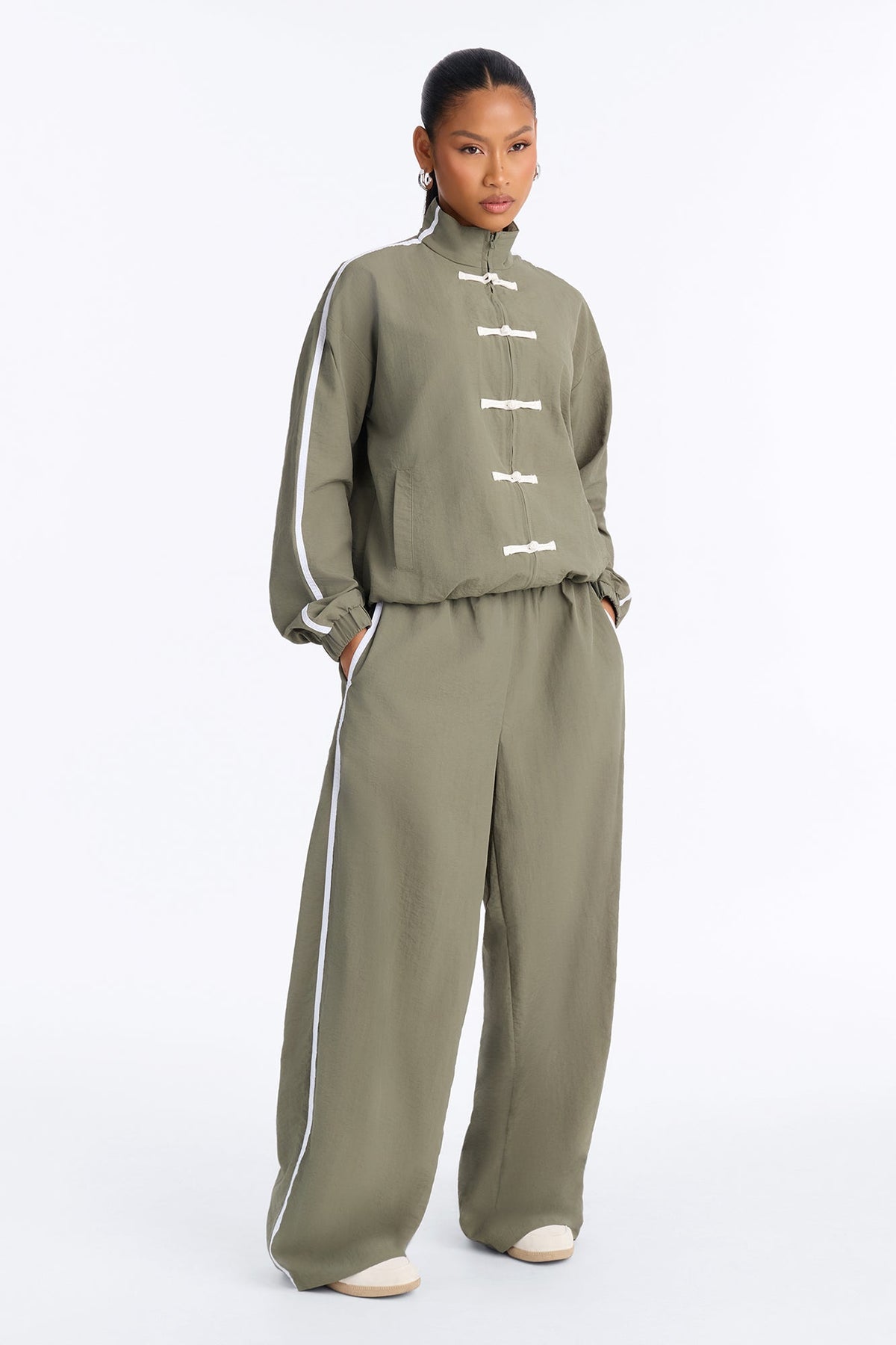 https://cdn.shopify.com/s/files/1/0293/9277/files/TP17119C_Olive_JR_V1.jpg?v=1787336364