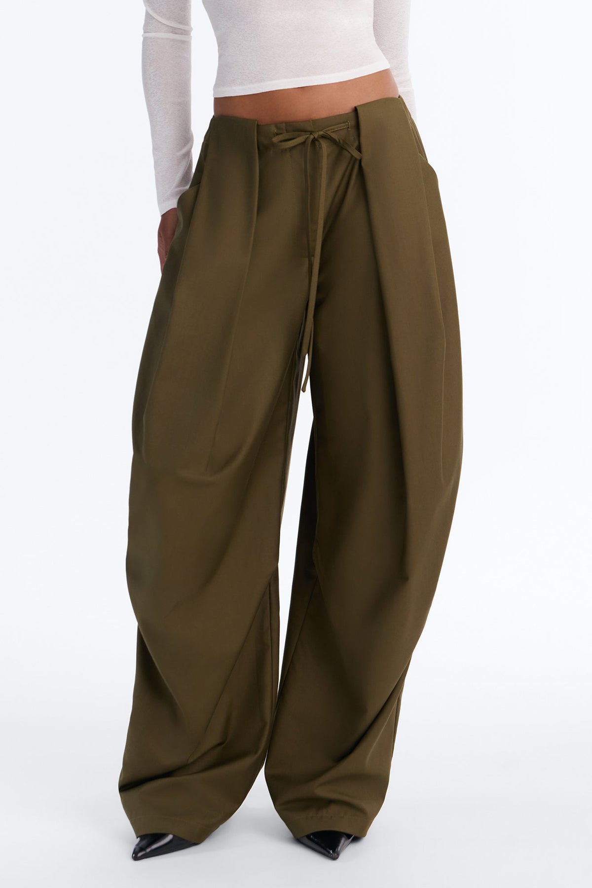 https://cdn.shopify.com/s/files/1/0293/9277/files/V225PT1911376_Olive_JR_V1.jpg?v=1790030961