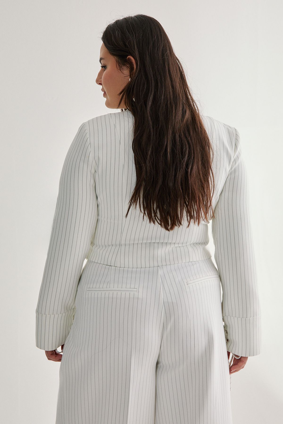 https://mediahub.prettylittlething.com/bgg25470_ivory_xl_3