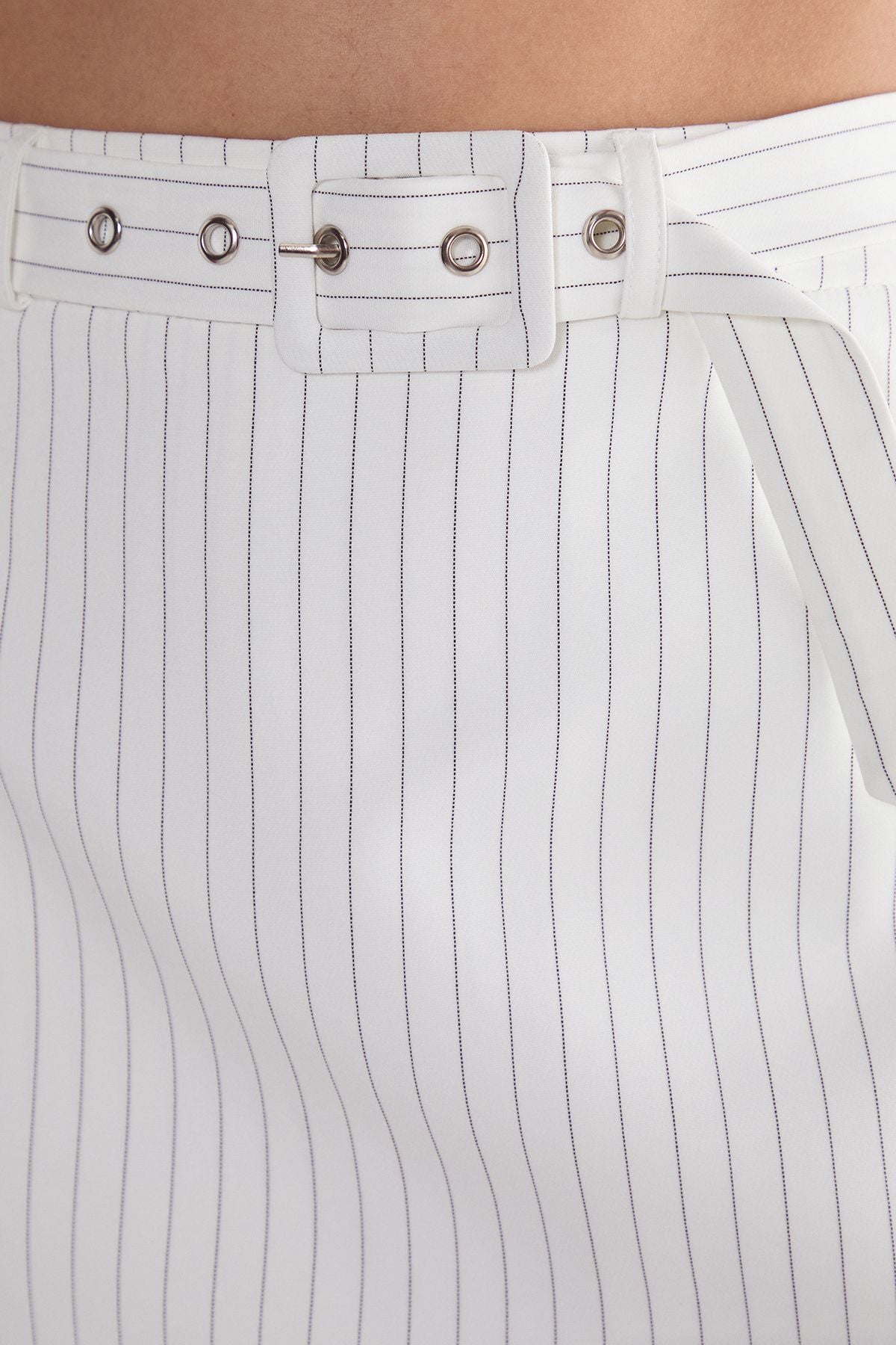 https://mediahub.prettylittlething.com/bgg26877_white_xl_4