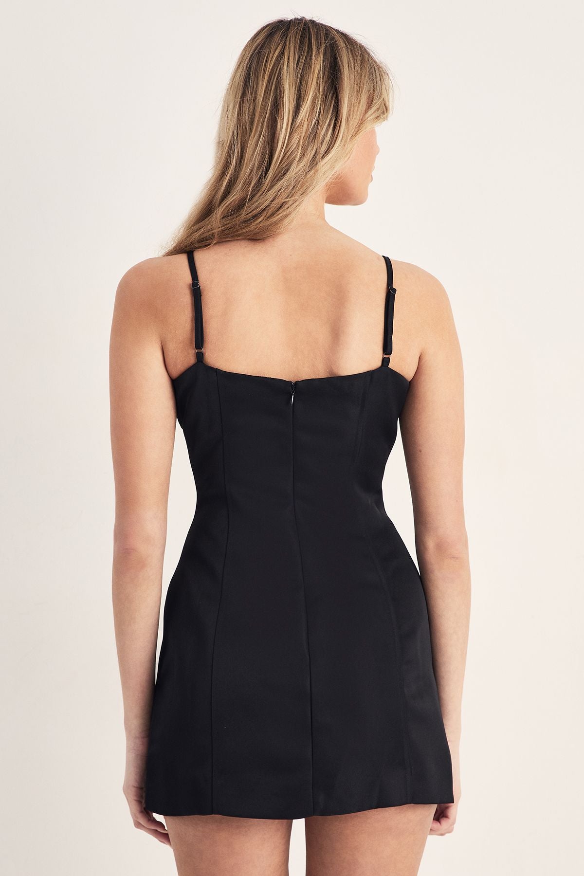 https://mediahub.prettylittlething.com/bgg27478_black_xl_3