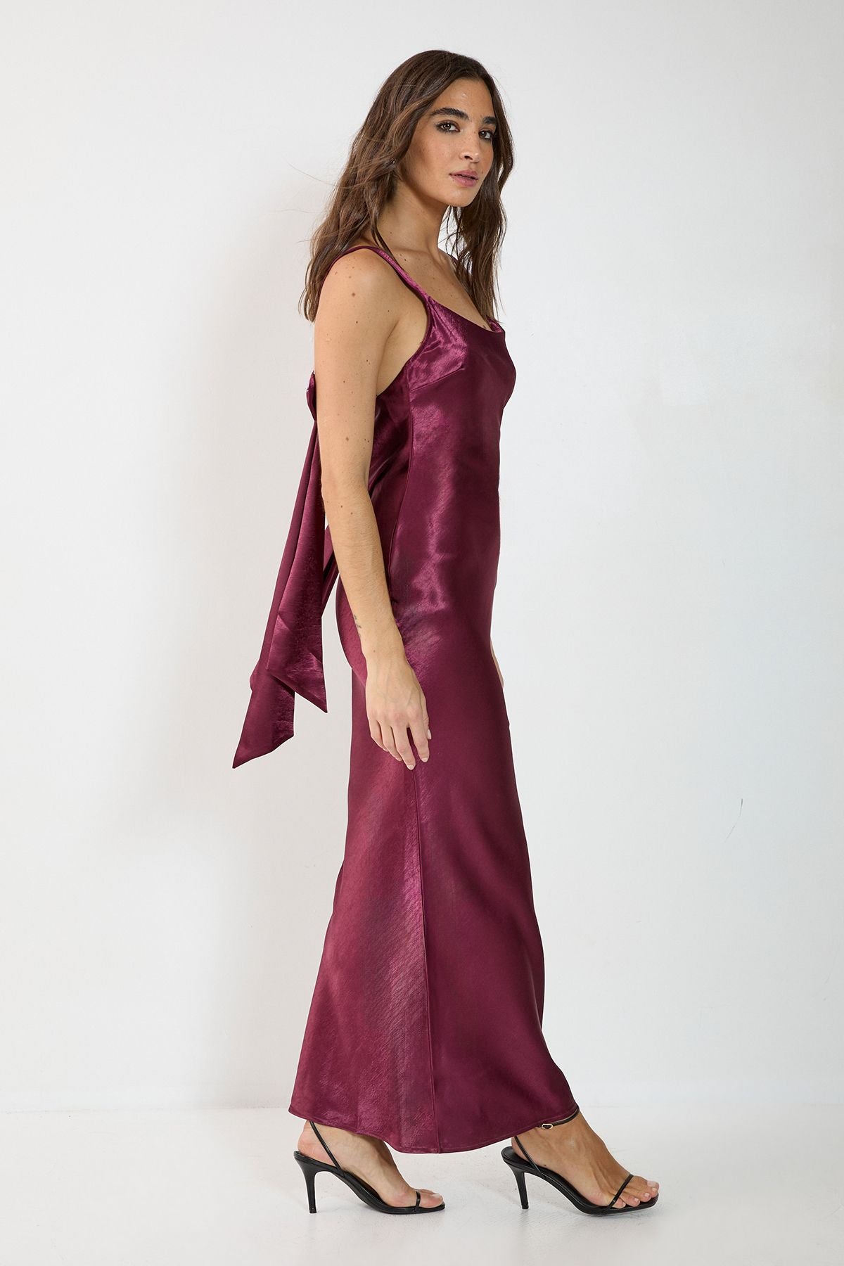 https://mediahub.prettylittlething.com/bgg27688_wine_xl_3