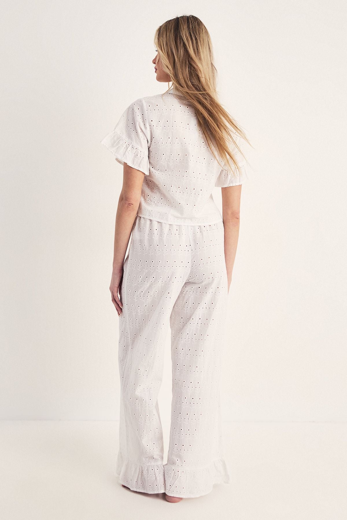 https://mediahub.prettylittlething.com/bgg27933_white_xl_3