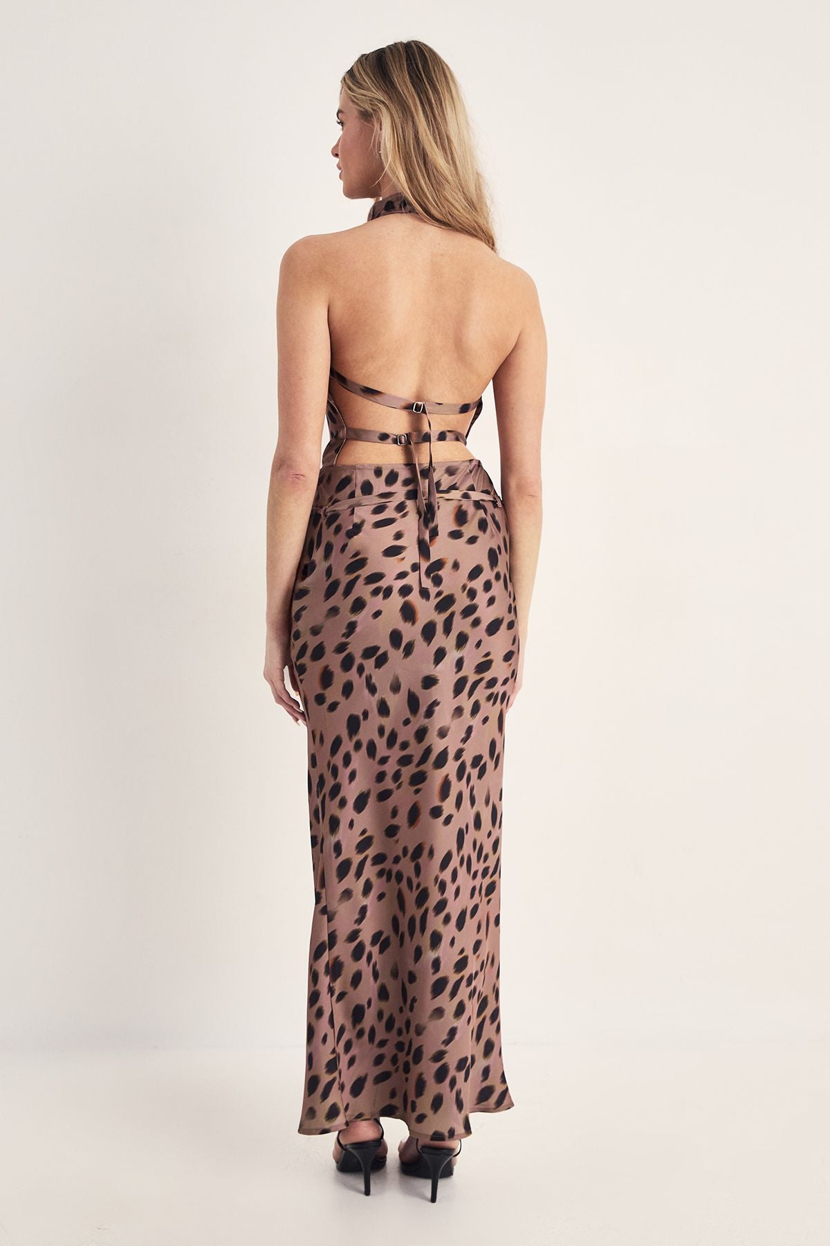 https://mediahub.prettylittlething.com/bgg28072_tan_xl_3