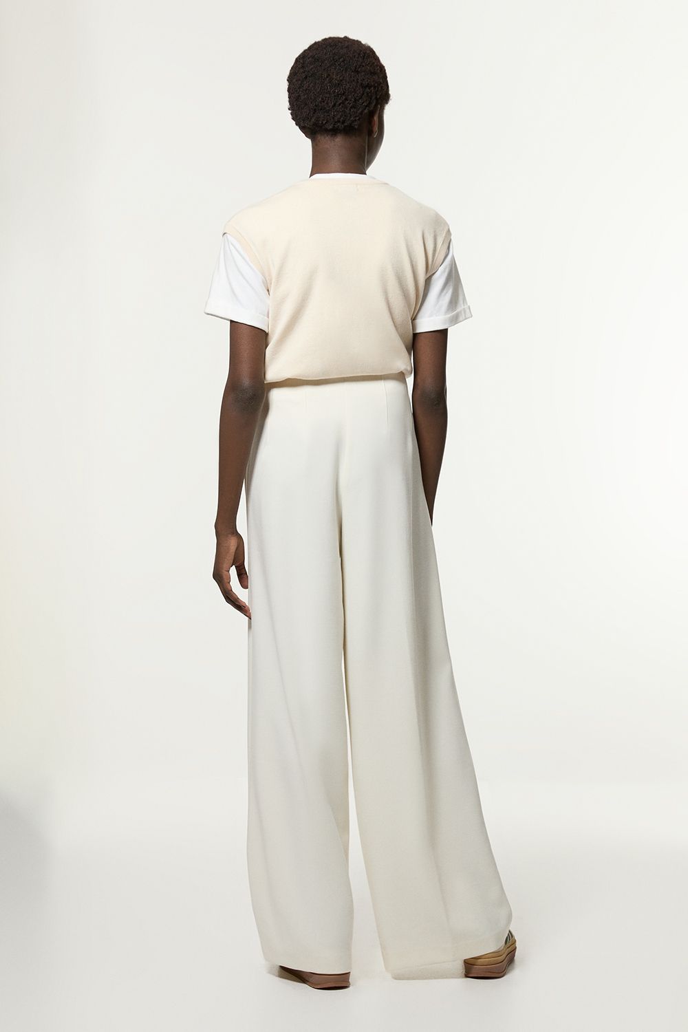 https://mediahub.prettylittlething.com/bkk27909_ivory_xl_5