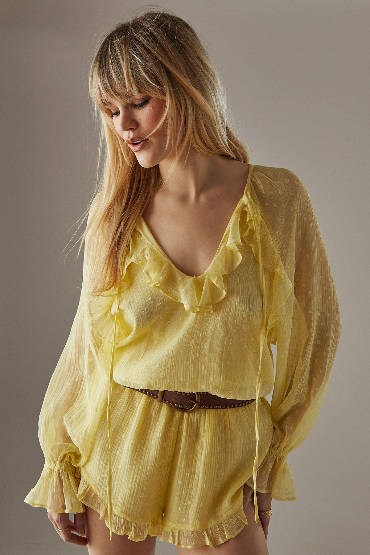 https://mediahub.prettylittlething.com/bww08281_yellow_xl_4
