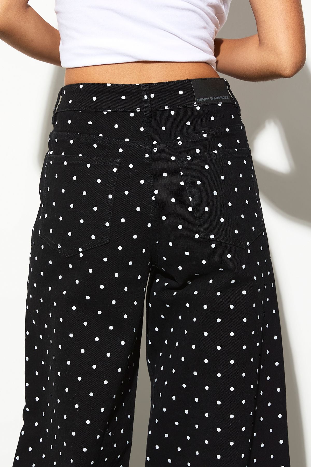 https://mediahub.prettylittlething.com/hzz59066_black_white_xl_3