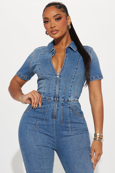 https://cdn.shopify.com/s/files/1/0293/9277/files/01-03-24_S5_10_FN80427DS05_MediumWash_P_KT_AA_10-30-16_26078_PXF.jpg?v=1704911969&with=400&height=600