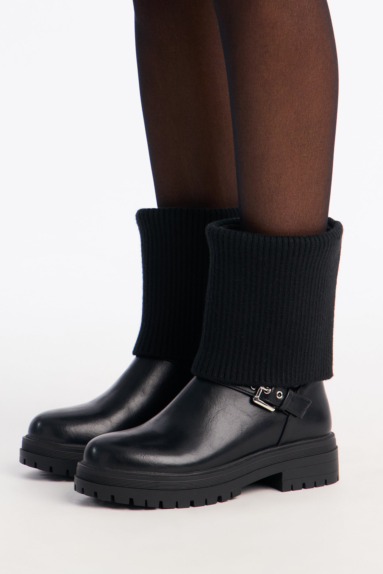 https://cdn.shopify.com/s/files/1/0293/9277/files/01-05-26_S3_7_OMA2536_Black_KJ_IM_11-14-53_25873_PXF.jpg?v=1767807948