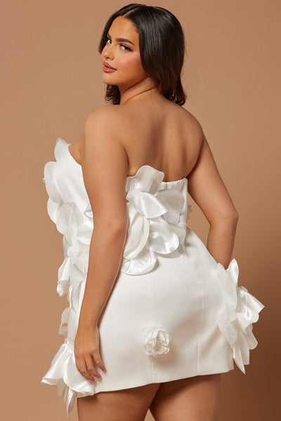https://cdn.shopify.com/s/files/1/0293/9277/files/01-09-24_S4_36_23GWF10617_White_KT_IM_13-13-01_PLUS_0558_PXF_MR.jpg?v=1706138294&with=400&height=600