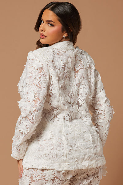 https://cdn.shopify.com/s/files/1/0293/9277/files/01-09-24_S4_38_B47357_White_KT_IM_13-19-05_PLUS_0586_PXF_MR.jpg?v=1706138382&with=400&height=600